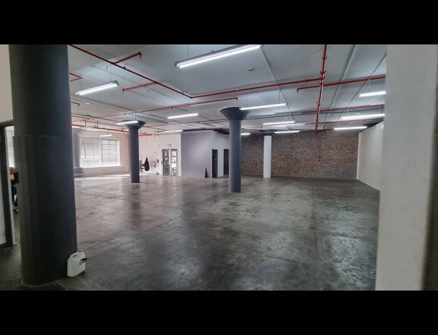 506M² BUSINESS TO LET IN WOODSTOCK